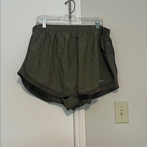 Nike Women's Dri-FIT Mid-Rise 3" Brief-lined shorts size 2X